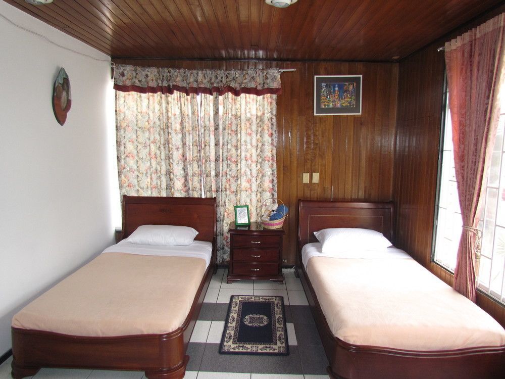 Como En Casa! Restaurante Y Hostal Bogota Ngoại thất bức ảnh