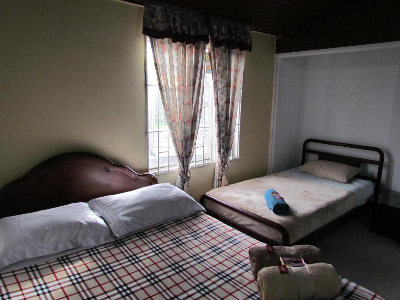 Como En Casa! Restaurante Y Hostal Bogota Ngoại thất bức ảnh
