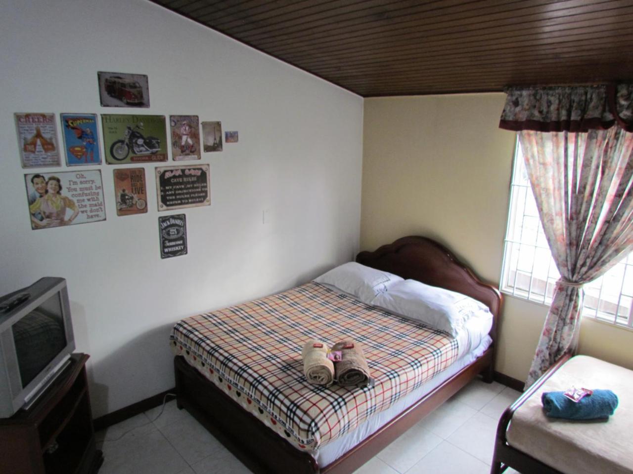 Como En Casa! Restaurante Y Hostal Bogota Ngoại thất bức ảnh
