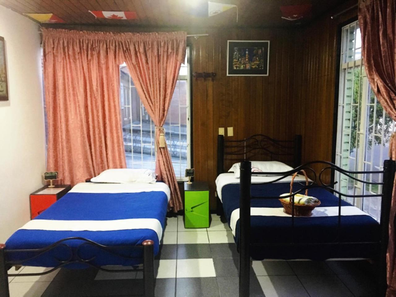 Como En Casa! Restaurante Y Hostal Bogota Ngoại thất bức ảnh